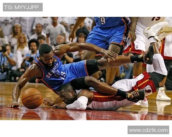 凤凰重生与科罗拉多的激烈对决展现篮球魅力与团队精神的巅峰之战